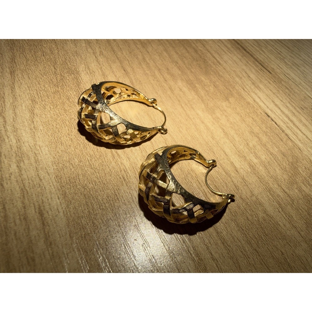 Gold Tone Filigree Textured Round Hoop Earrings, Latch Back Closure